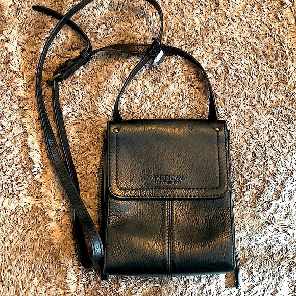 american leather co Handbags - AMERICAN LEATHER CO CROSSBODY